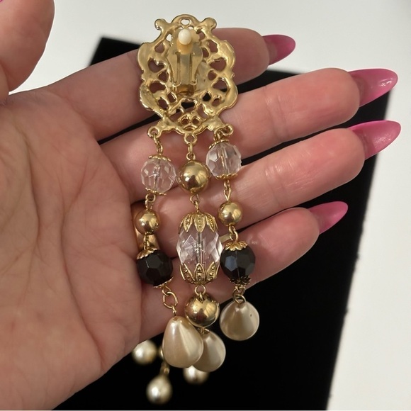 Vintage renaissance gothic pearl jet gold tone long dangle cha cha earrings 4” - Picture 4 of 7
